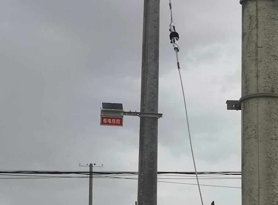甘肃电力安装防外破警示牌，为电力防护增添“保护伞”